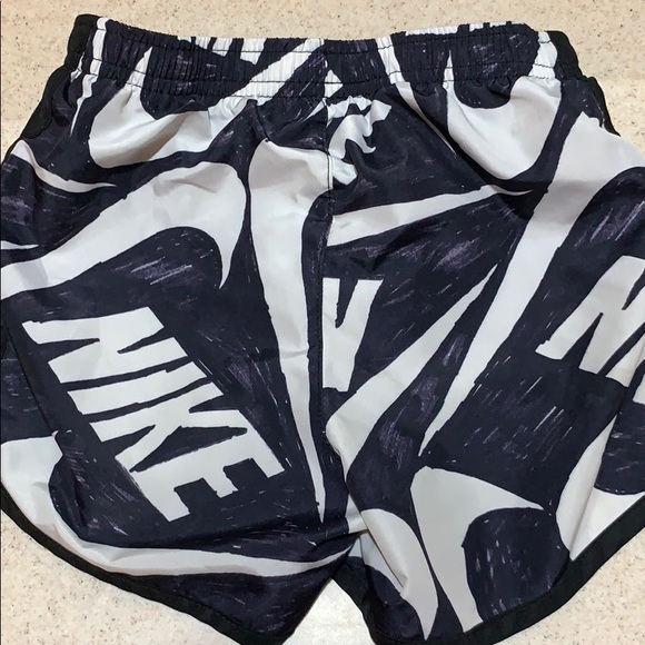 Girls Nike shorts - Picture 6 of 6